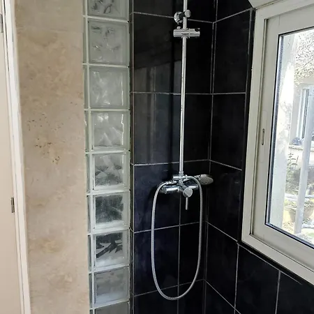 Maisonnette Soleil بيت للعطل نيم